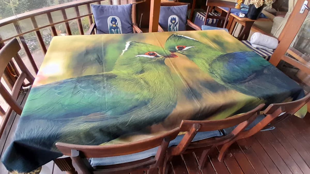 Loerie twins - tablecloth (linen)